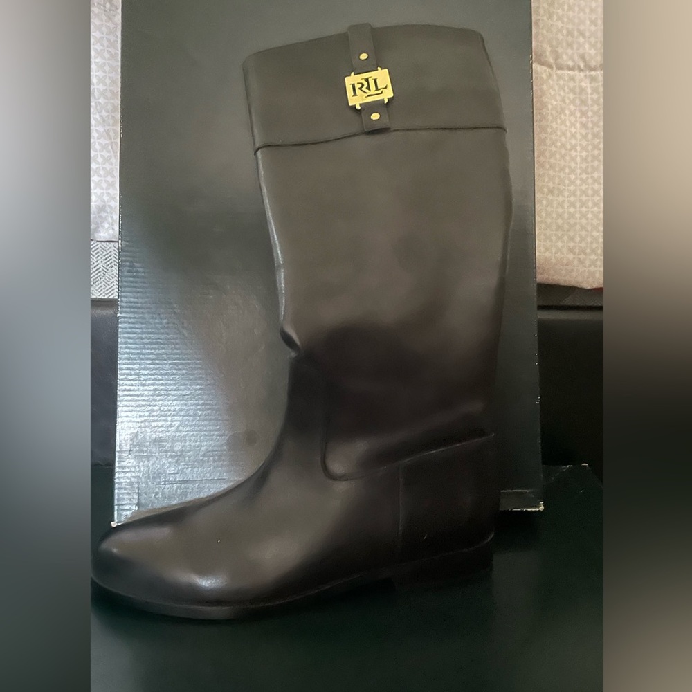 These boots are like new only worn for 3 hours.. a great addition to any closet